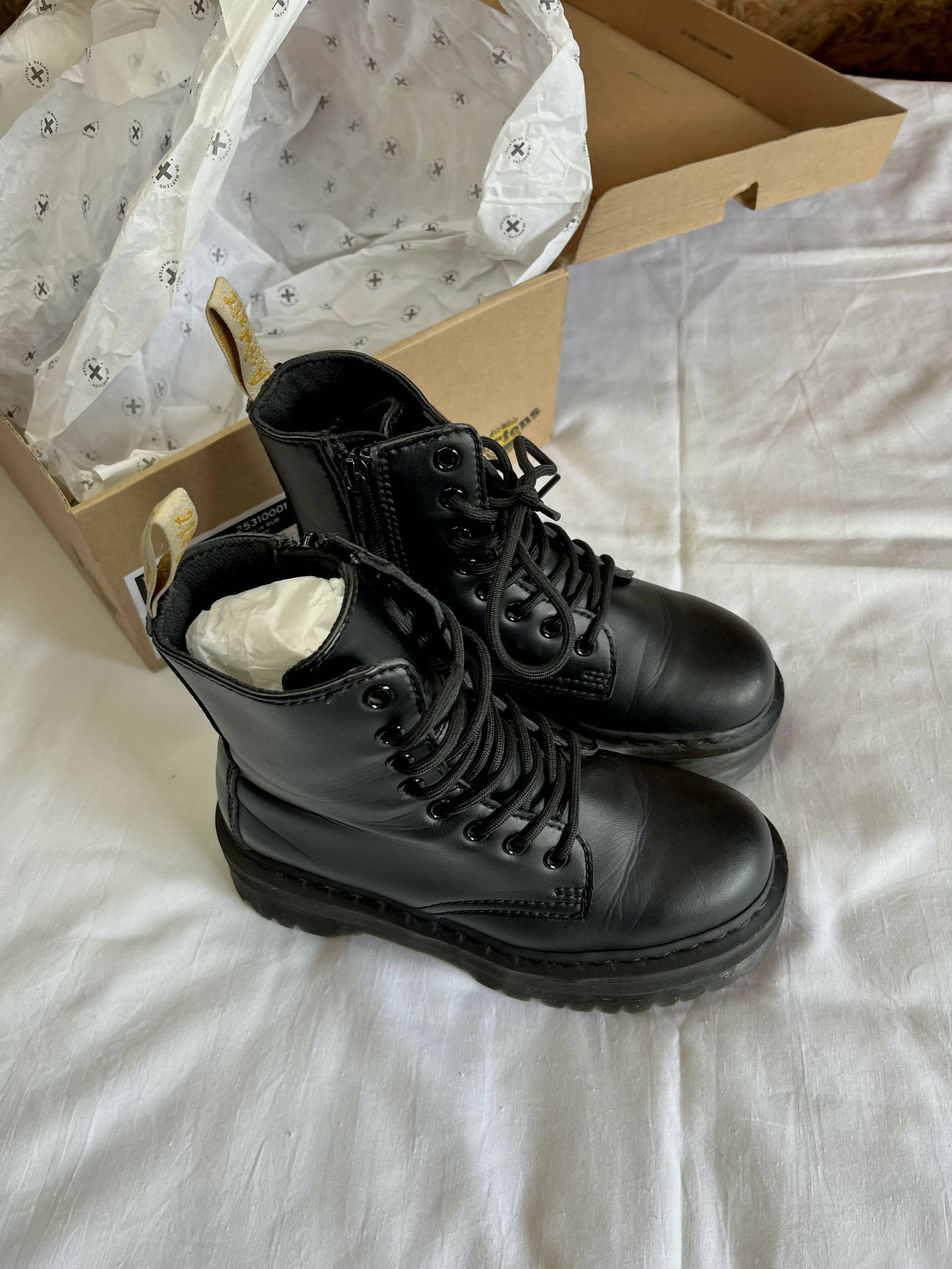 DR. MARTENS