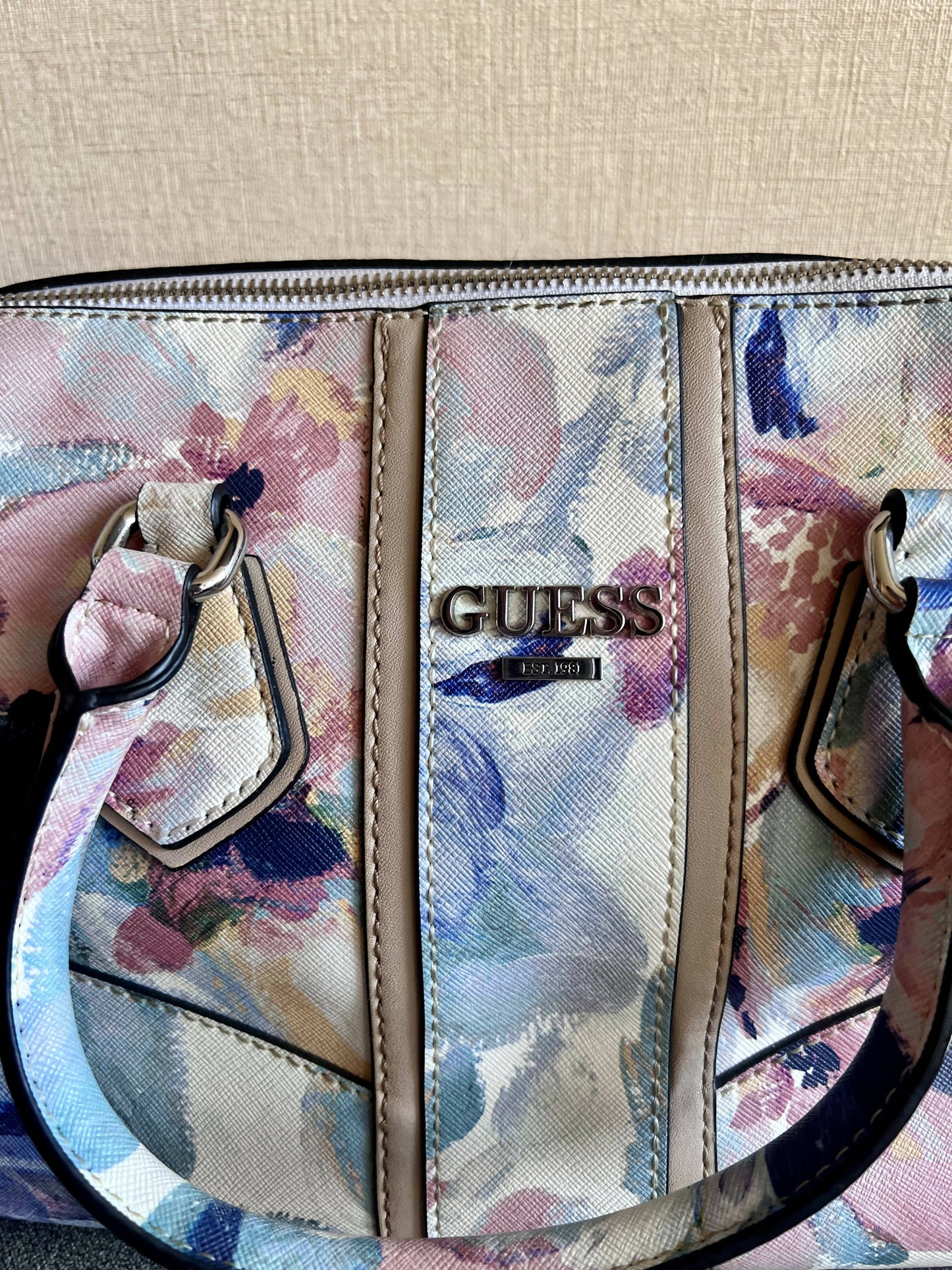 Cartera Guess Floreada